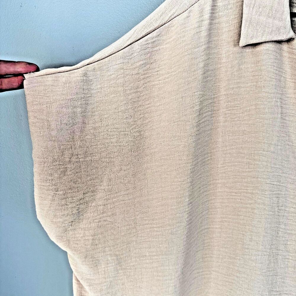 Nwt umgee Womens Beige V-neck Short Sleeve Blouse Large - Picture 3 of 4